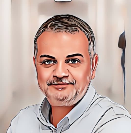 Ozel Bey - Kurucu & CEO